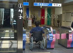 車いす用の改札口