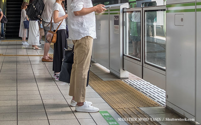 電車プラットフォームドア